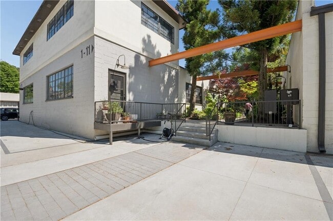 Building Photo - 820 DeKalb Ave NE