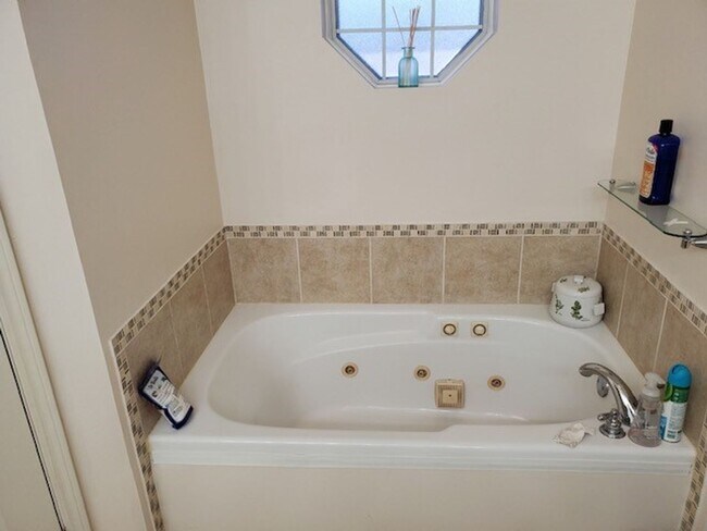 Building Photo - Close to Barksdale Air Force Base... You d...
