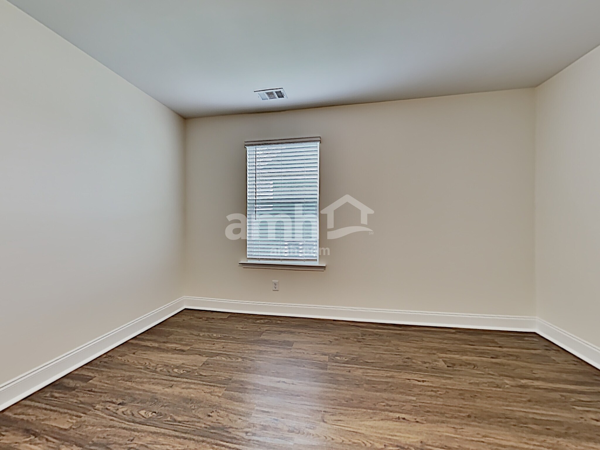 Building Photo - 105 Parkside Blvd