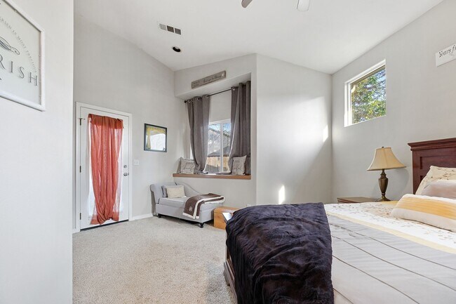 Building Photo - 1550 N Rio Vista Ct