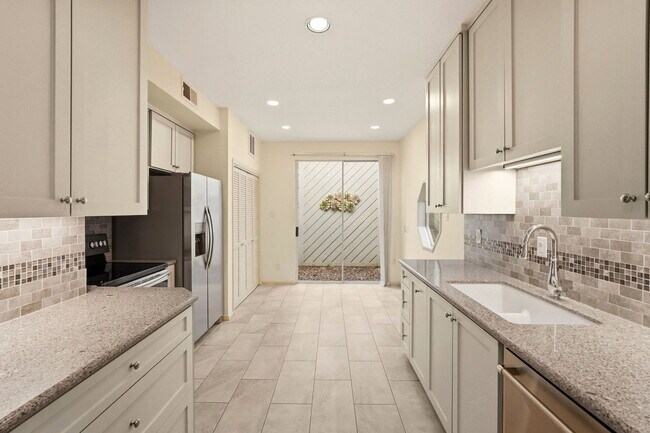 Building Photo - 10125 Valley Forge Dr
