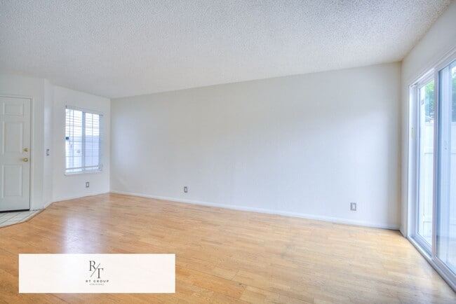 Building Photo - Freshly painted and featuring brand new 2nd-floor flooring 3 Bedrooms, 2.5 Bathroom in Baldwin Park