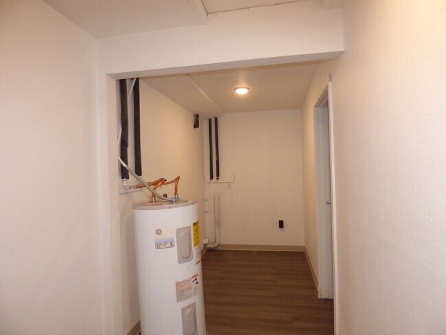 Building Photo - 4772/4776/4782 Sunnyview Rd NE Salem, OR 97305