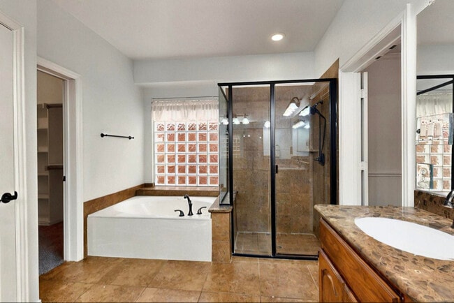 Building Photo - 3195 Izabella Ct