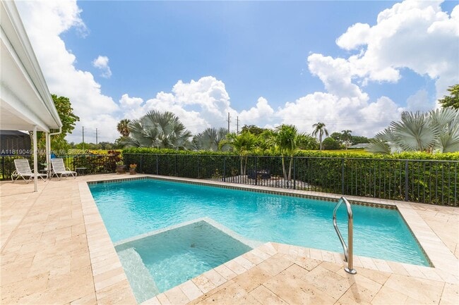 Building Photo - 4902 N Travelers Palm Ln