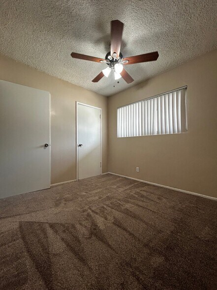 Building Photo - 882 N Los Robles Ave