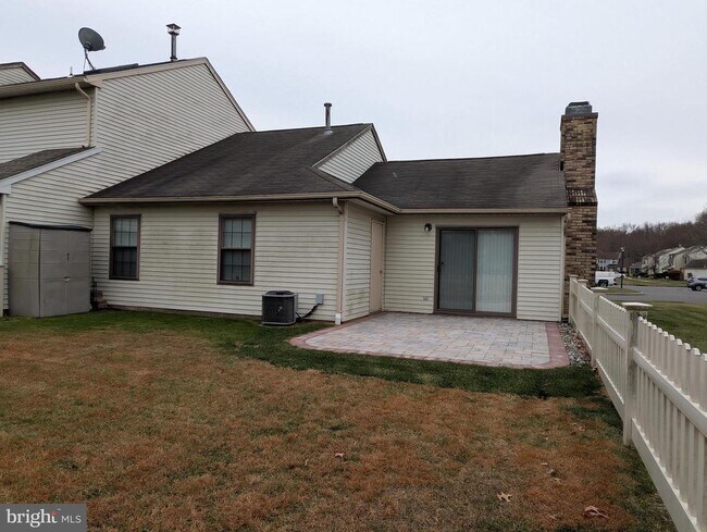 Primary Photo - 33 Banbury Ct