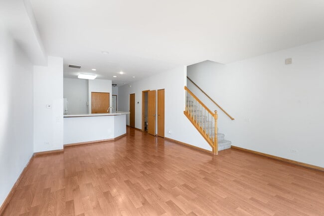 Building Photo - 2877 Stonewater Dr