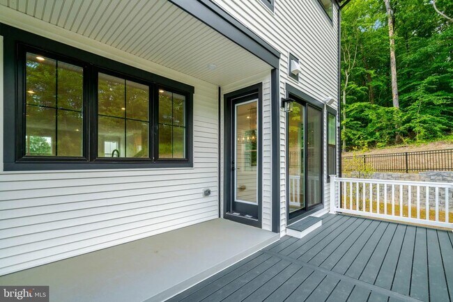 Building Photo - 9418 Dandelion Dr