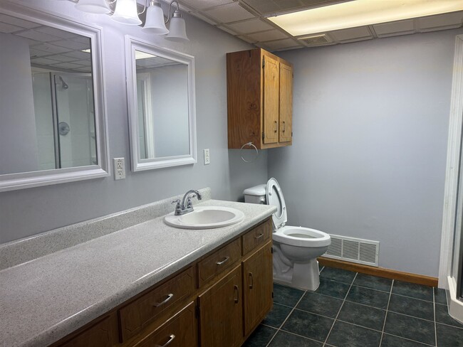 Building Photo - 20 N Lakeshore Dr