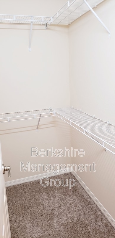 Building Photo - 1012 Dossey Oaks Ln