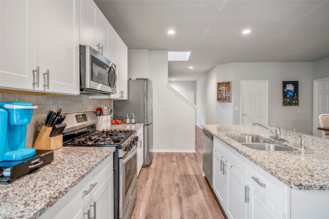 Building Photo - 210 Bellewood Mnr Dr