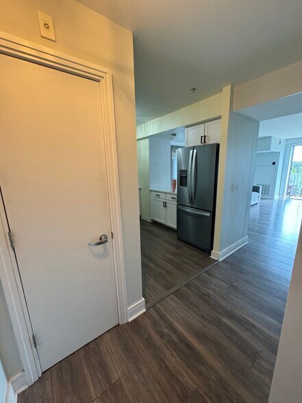 Entryway with cost closet - 800 4th St SW