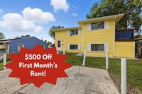 Building Photo - Available Immediately! 3 Bed 1 Bath in Denver