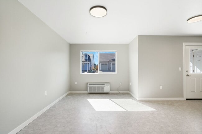 Building Photo - 2Bd/2Ba 2nd Story Apartment Unit - Available Now!