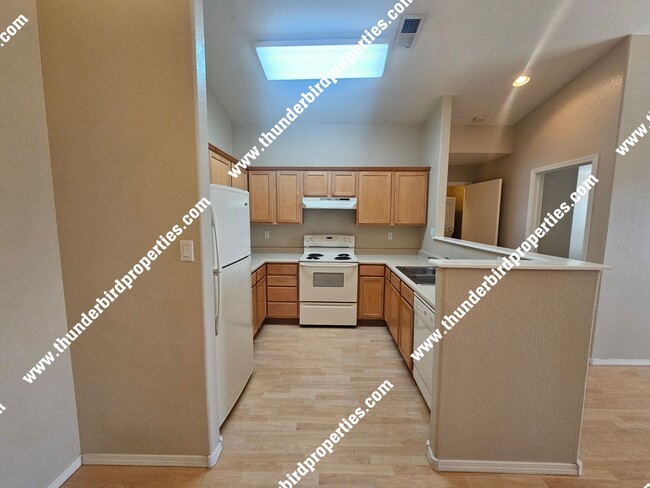 Building Photo - Gated Community available NOW!
