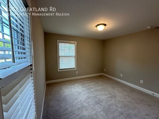 Building Photo - 1002 Greatland Rd