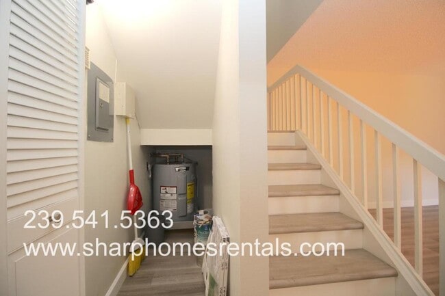 Building Photo - 5203 Cedarbend Dr