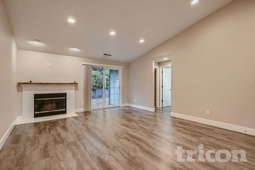 Building Photo - 13806 NE 47th St