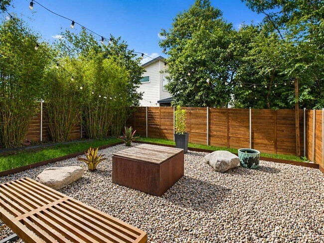 Building Photo - 4402 Mt Vernon Dr