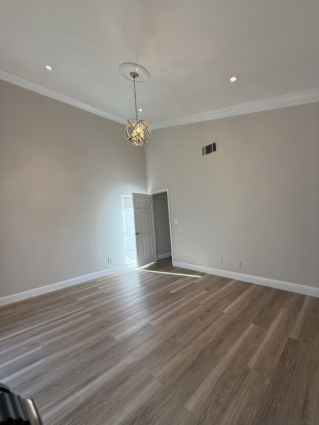 Building Photo - 328 Flaming Oak Dr