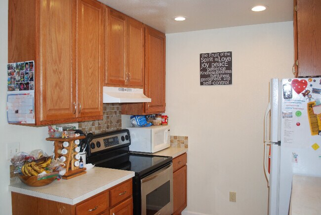Building Photo - 2828 Silverplume Dr