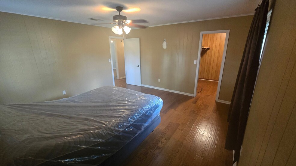 Master Bedroom - 868 steiner rd