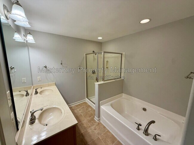 Building Photo - 533 Matheson Place