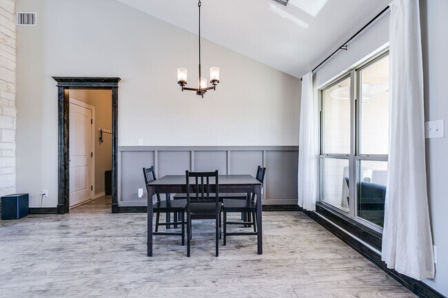 Building Photo - COMING APRIL 2026 - Beautiful Home in Buffalo Heights!