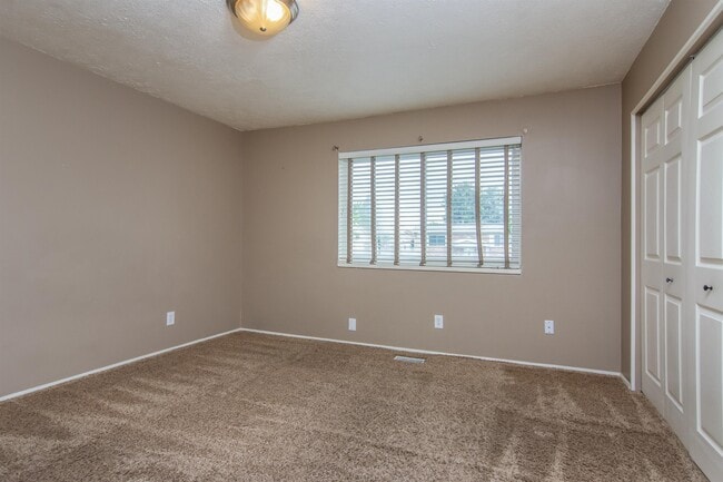 Building Photo - 1585 Rundquist Dr