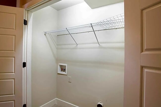 Building Photo - 1330 Essex Manor Cir
