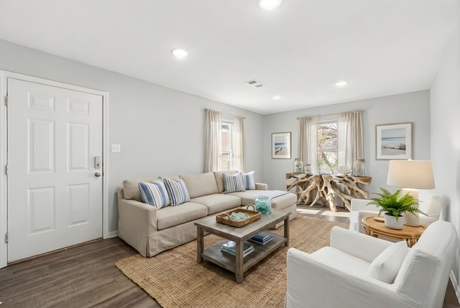 Building Photo - 2009 Knoxville St