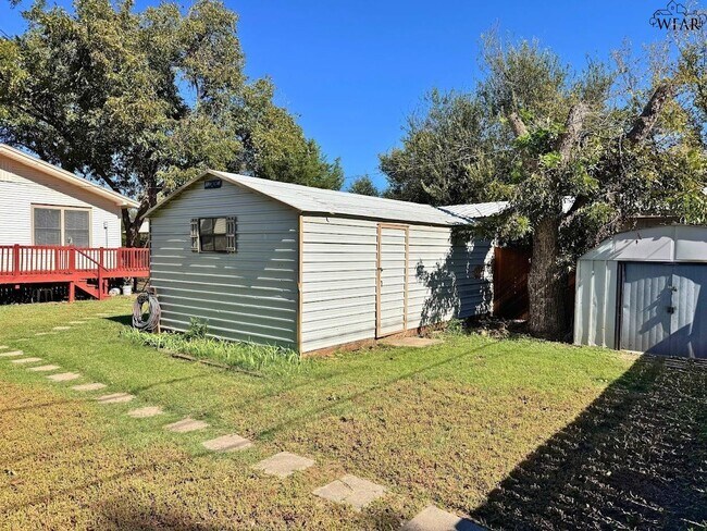 Building Photo - 1823 11th St