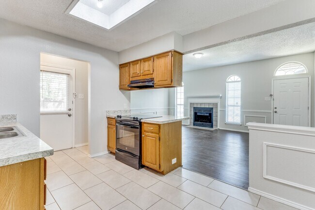 Building Photo - Easy Access to Highways with this 3BR in A...