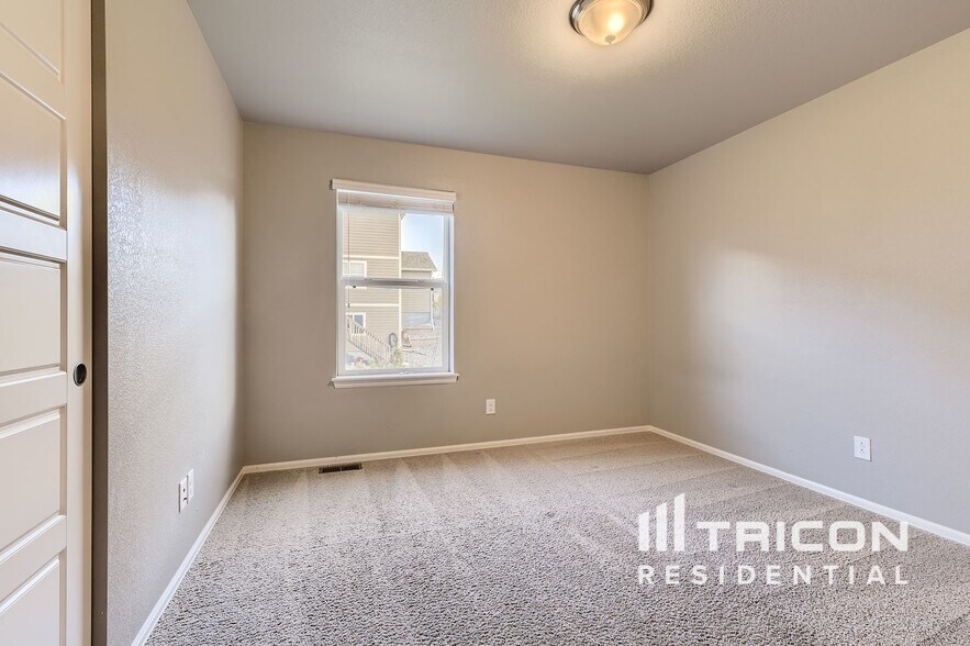 Building Photo - 20732 Scenic Park Dr