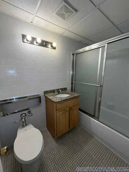 Building Photo - 62 Boylston St