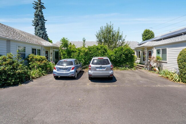 Building Photo - $300 off first month! Beautifully remodele...