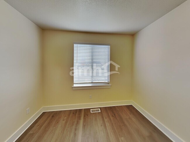 Building Photo - 4915 W 150 N