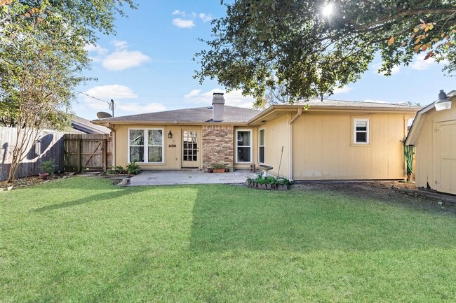 Building Photo - 6760 Gladys Ave