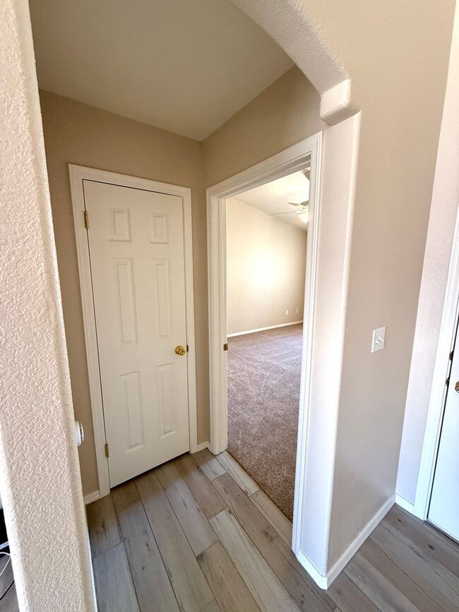 Building Photo - Charming 2 Bed, 2 Bath Home with Open Floo...