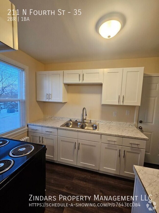 Building Photo - Newly Remodeled 2 Bed 1 Bath Apartment