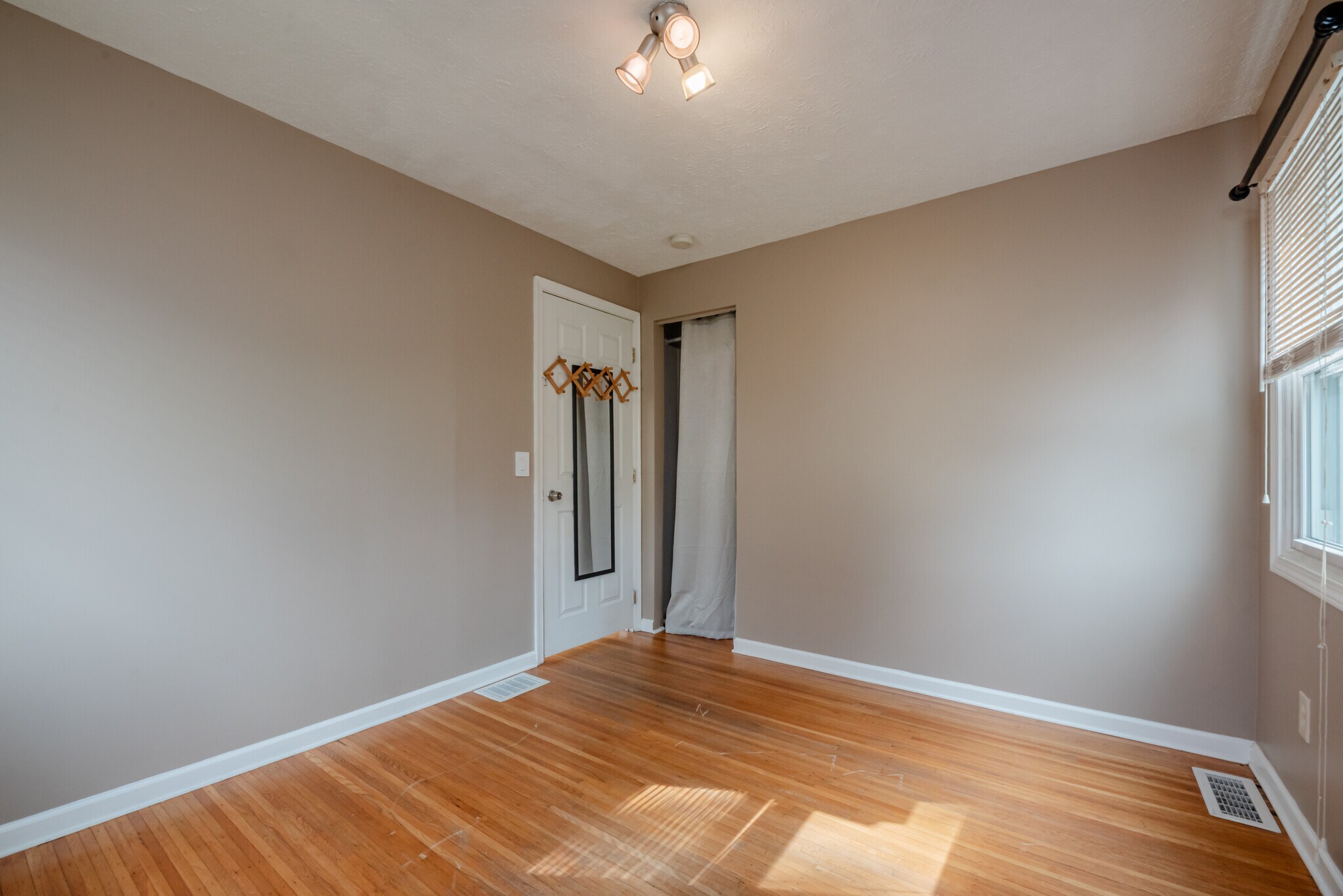 Building Photo - 133 River Meadow Dr