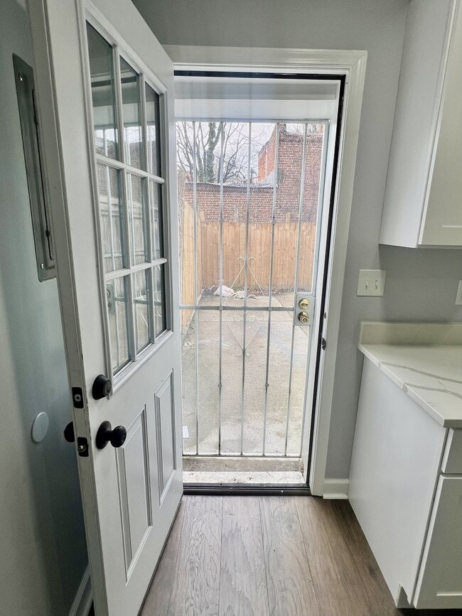 Building Photo - 1212 W Lombard St