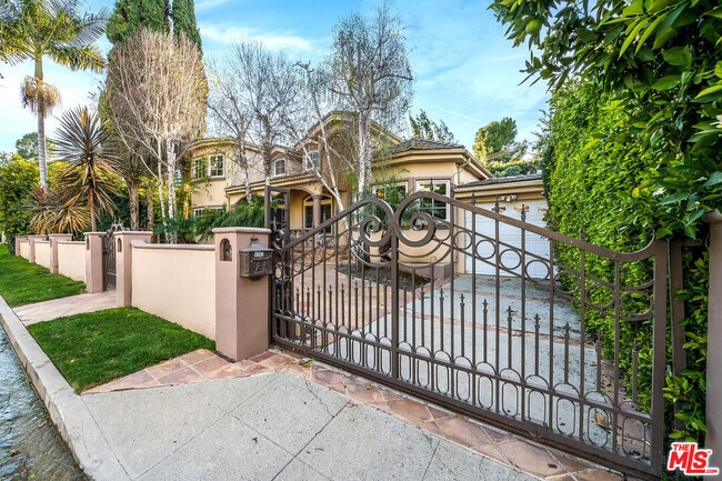 Building Photo - 4063 Benedict Canyon Dr