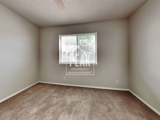 Building Photo - Beautiful Home ready for a June MOVE-IN!