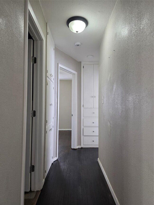 Building Photo - 3613 SE 24th St