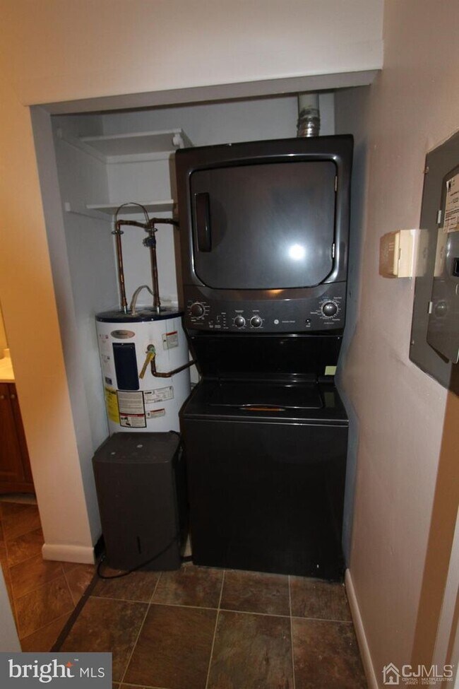 Building Photo - 5310 Ravens Crest Dr
