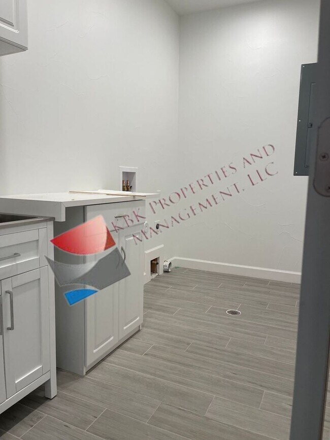Building Photo - 1703 Ross Ave