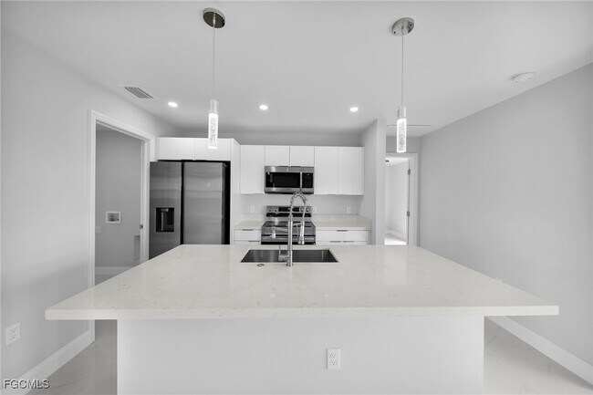 Building Photo - 1829 NW 7th Pl