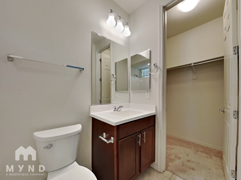 Building Photo - 8756 W Rancho Dr